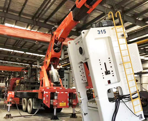 青岛黄岛附近随车吊出租，轻松解决运输难题