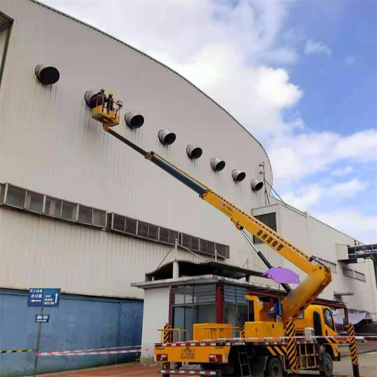 青岛黄岛高空作业车出租服务：专业广告牌安装解决方案