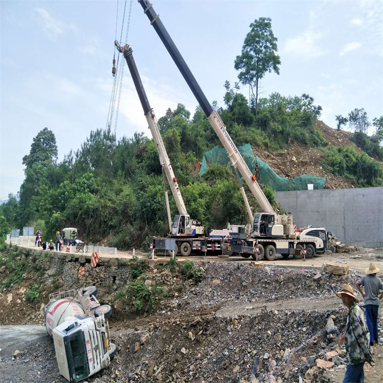 青岛黄岛汽车掉沟里叫吊车救援要多少钱