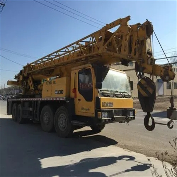 青岛黄岛吊车吊挖机吊哪里比较安全